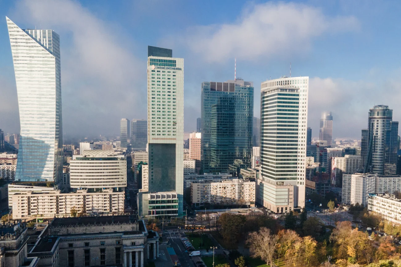 Jak postrzegana jest Warszawa daleko od stolicy?