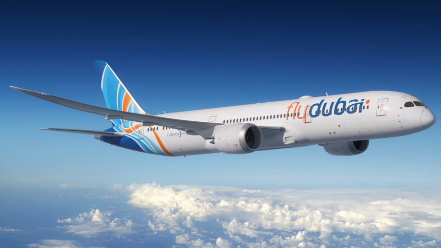 Samolot z Dubaju wylądował w Warszawie. Polacy wracają z nowymi problemami