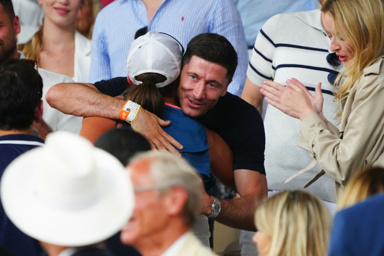Robert Lewandowski osobiście pojawił się na finale Rolanda Garrosa, gratulując Idzie Świątek sukcesu w Paryżu.