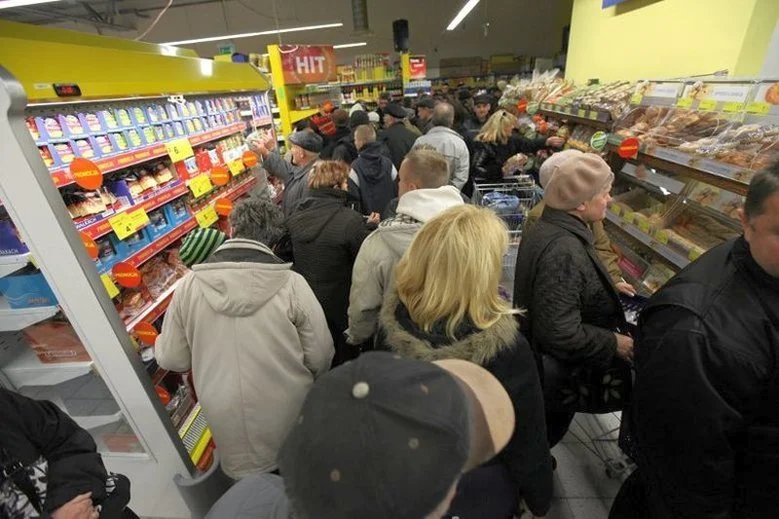 PO zapowiada zniesienie zakazu handlu w niedziele.
