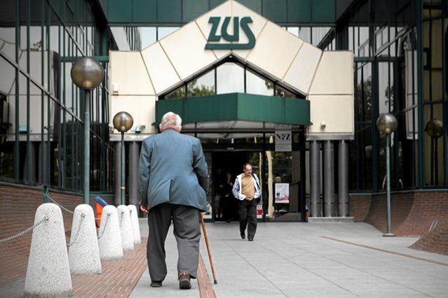 ZUS zaniża cenę przetargu, a w ten sposób wymusza zatrudnianie pracowników na umowy śmieciowe