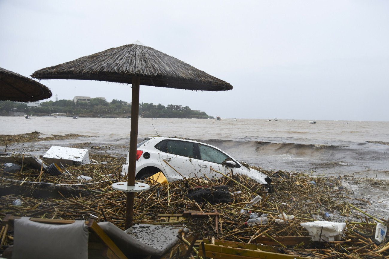 Tragiczne skutki powodzi na krecie. Duże zniszczenia, są ofiary śmiertelne.