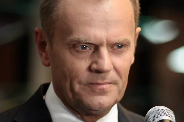 Następcą Donalda Tuska w roli szefa Rady Europejskiej miałaby zostać Angela Merkel. O takim scenariuszu pisze włoski dziennik Corriere Della Sera.