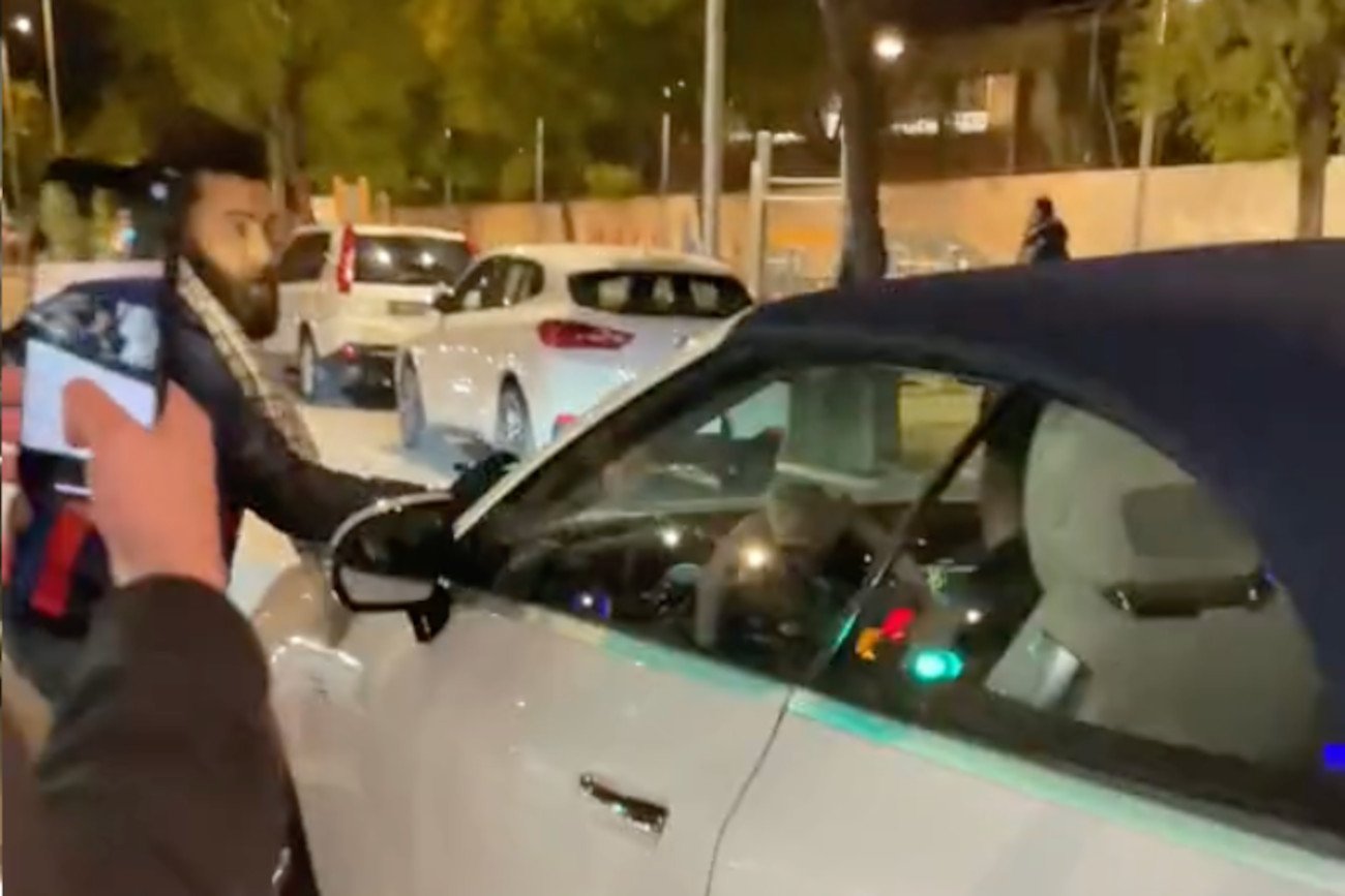 Robert Lewandowski wzbudza ogromne zainteresowanie kibiców Barcelony. Polak jest zatrzymywany na ulicach.