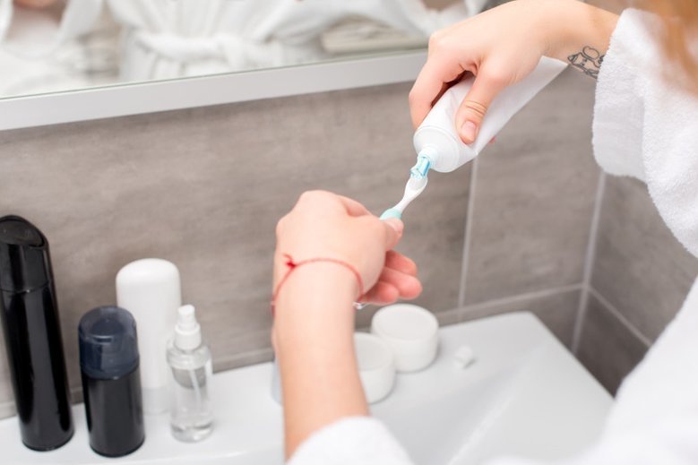 Kamień nazębny należy regularnie usuwać u dentysty.