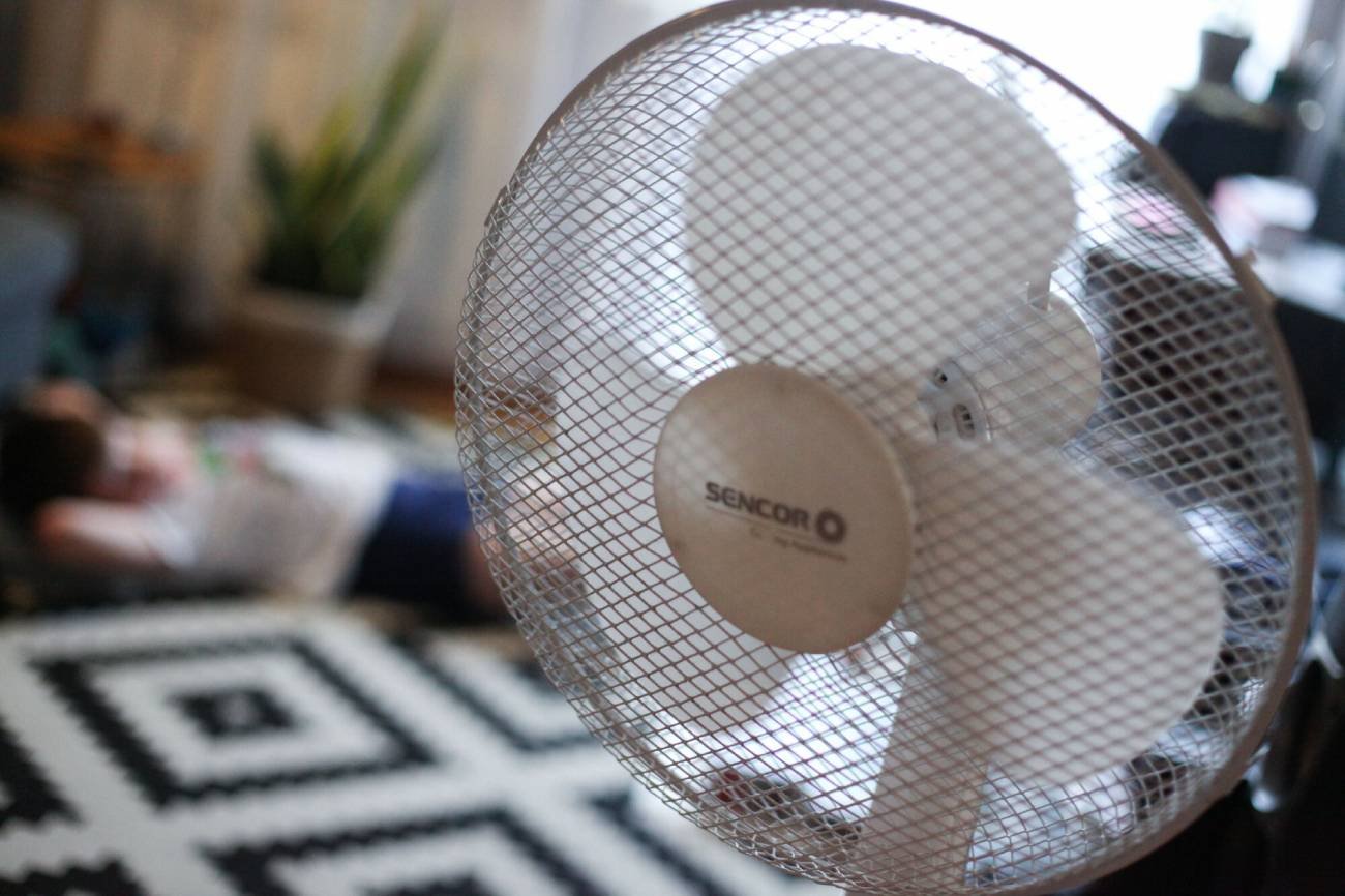 Największy błąd, jaki popełniamy wszyscy, wietrząc mieszkanie. Nie można otwierać okien w dzień