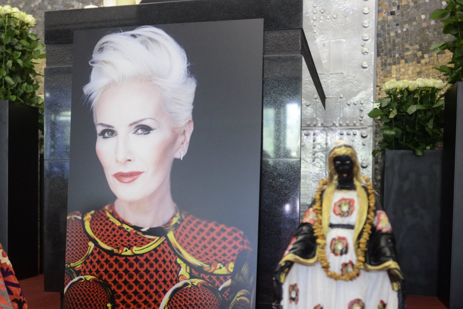 Celebryci promowali się na pogrzebie Kory.