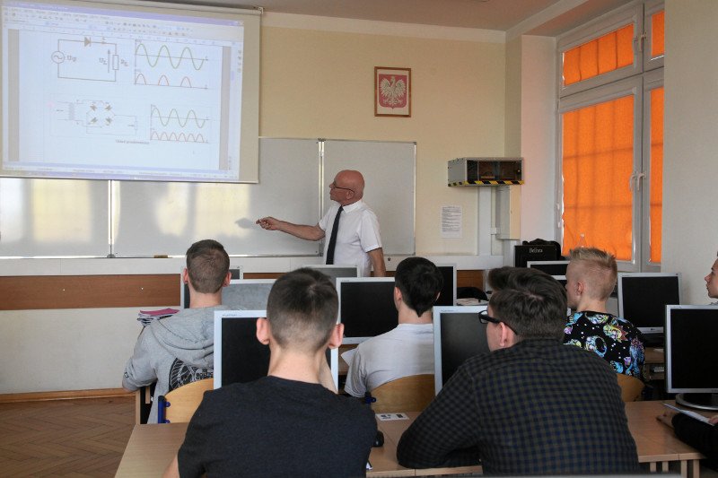 Specjalny dodatek dla nauczycieli ma wejść dopiero w 2020 roku.