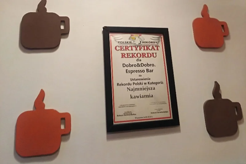 Trzy lata temu kawiarnia otrzymała certyfikat dla "najmniejszej kawiarni w Polsce"