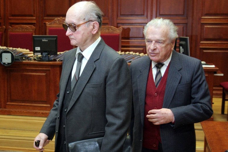 Zemsta po latach? Politycy PiS chcą odebrać stopnie generalskie Kiszczakowi i Jaruzelskiemu.