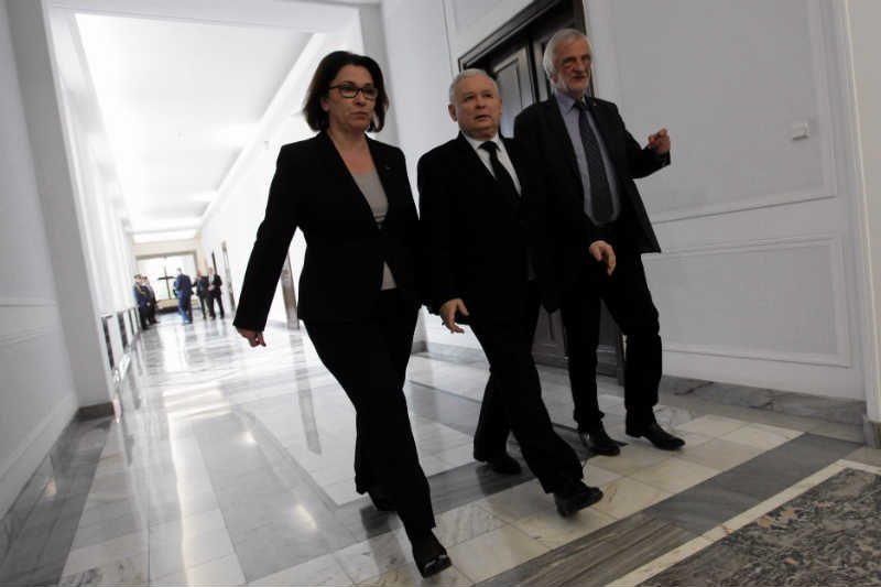 Rzeczniczka PiS Beata Mazurek broni Piotra Pyzika, który w Sejmie pokazał środkowy palec.