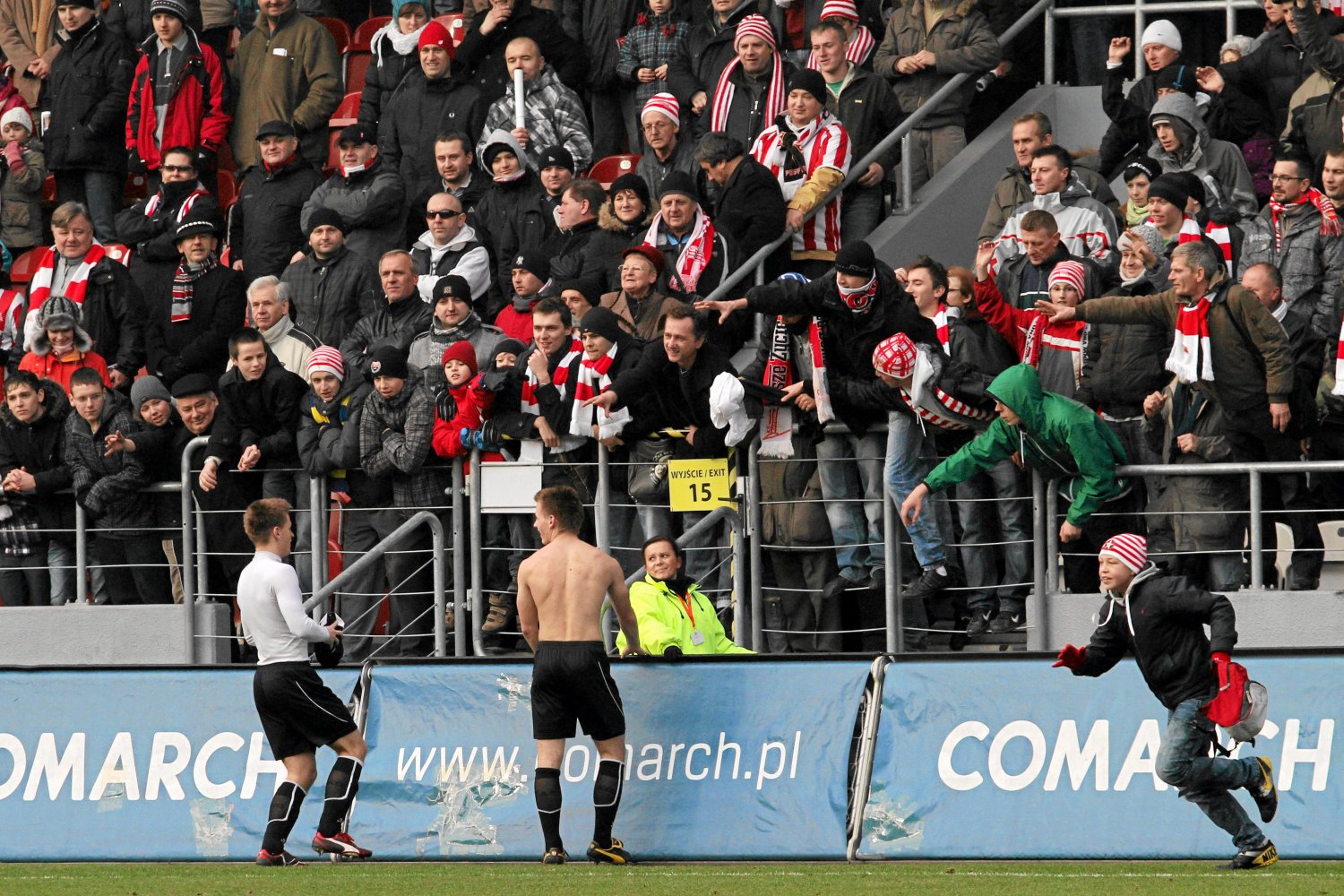 Biją, piją, agencje odwiedzają - oto jacy są kibice piłkarscy według Kazimiery Szczuki