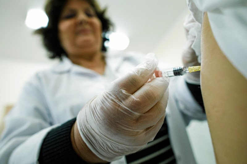 Pandemia SARS-CoV-2 nie sprawiła, że zniknęły choroby zakaźne. Właśnie z powodu pandemii powinniśmy je dobrze leczyć i zapobiegać im, jeśli jest taka możliwość.