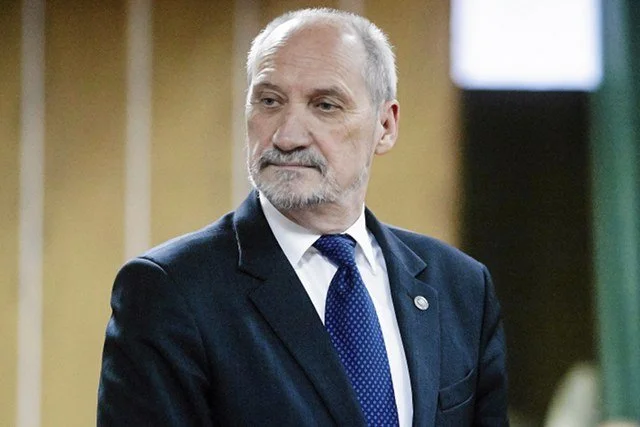 Antoni Macierewicz uważa, że Kamil Stoch jest "wspaniałym patriotą"
