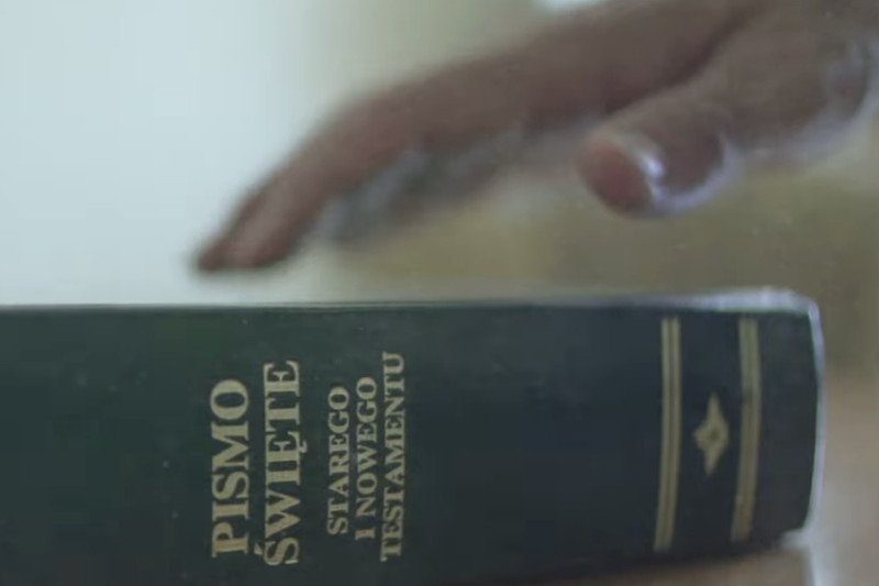 Wszechobecna tajemnica, do której swoimi procedurami namawia także kościół, działa na niekorzyść ofiar pedofilii.