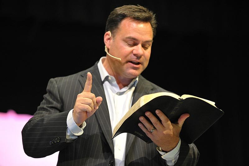 Telewizyjni kaznodzieje w USA mają nie tylko wielkie pieniądze, ale i bardzo duże wpływy w polityce.