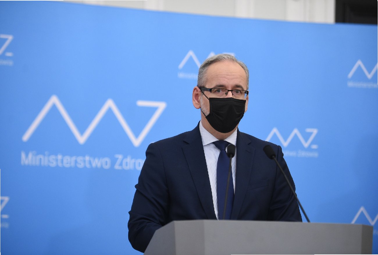 Omikron w Europie. Adam Niedzielski ogłasza alertowy pakiet obostrzeń