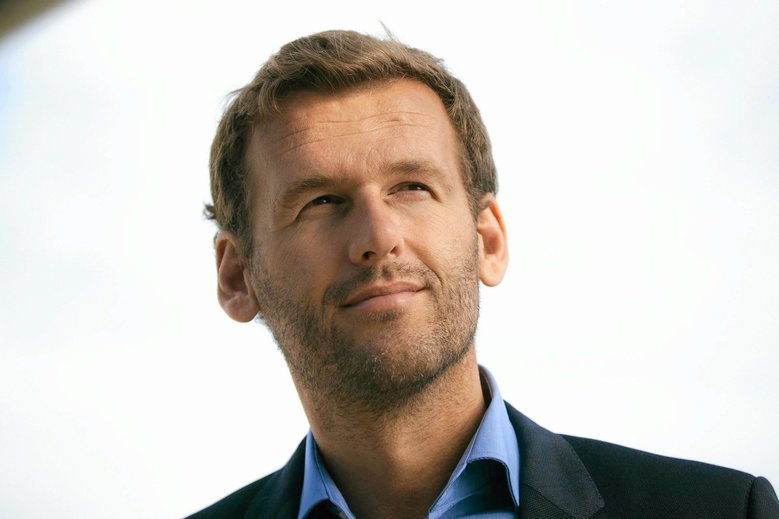 Mateusz Kusznierewicz złote medale zdobywał na małych jachtach. Teraz miał popłynąć w wielki rejs jako kapitan, ale PFN zdecydowała się zerwać z nim współpracę.