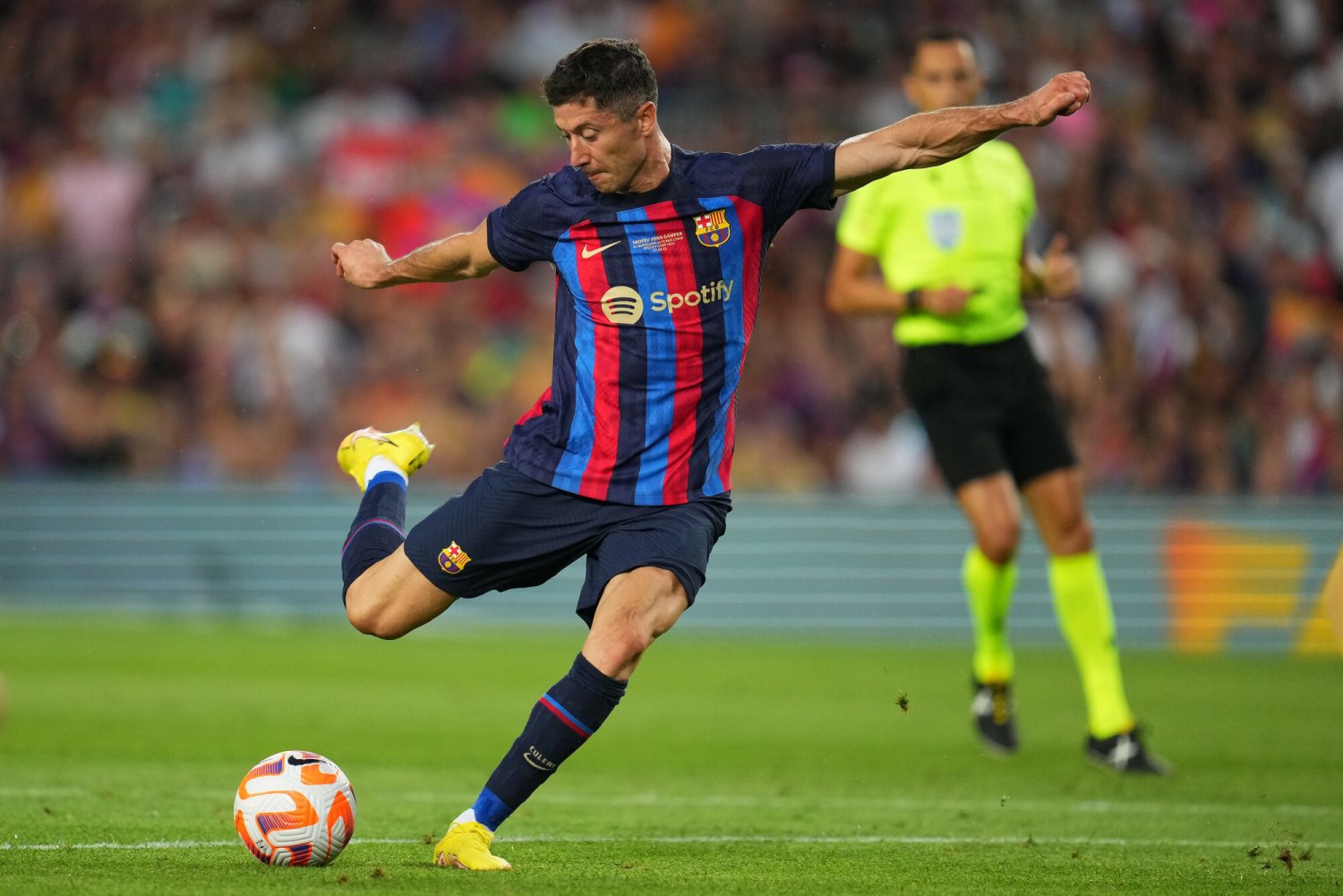 Pierwszy rekord Roberta Lewandowskiego w Barcelonie. Polak nadal nie może grać