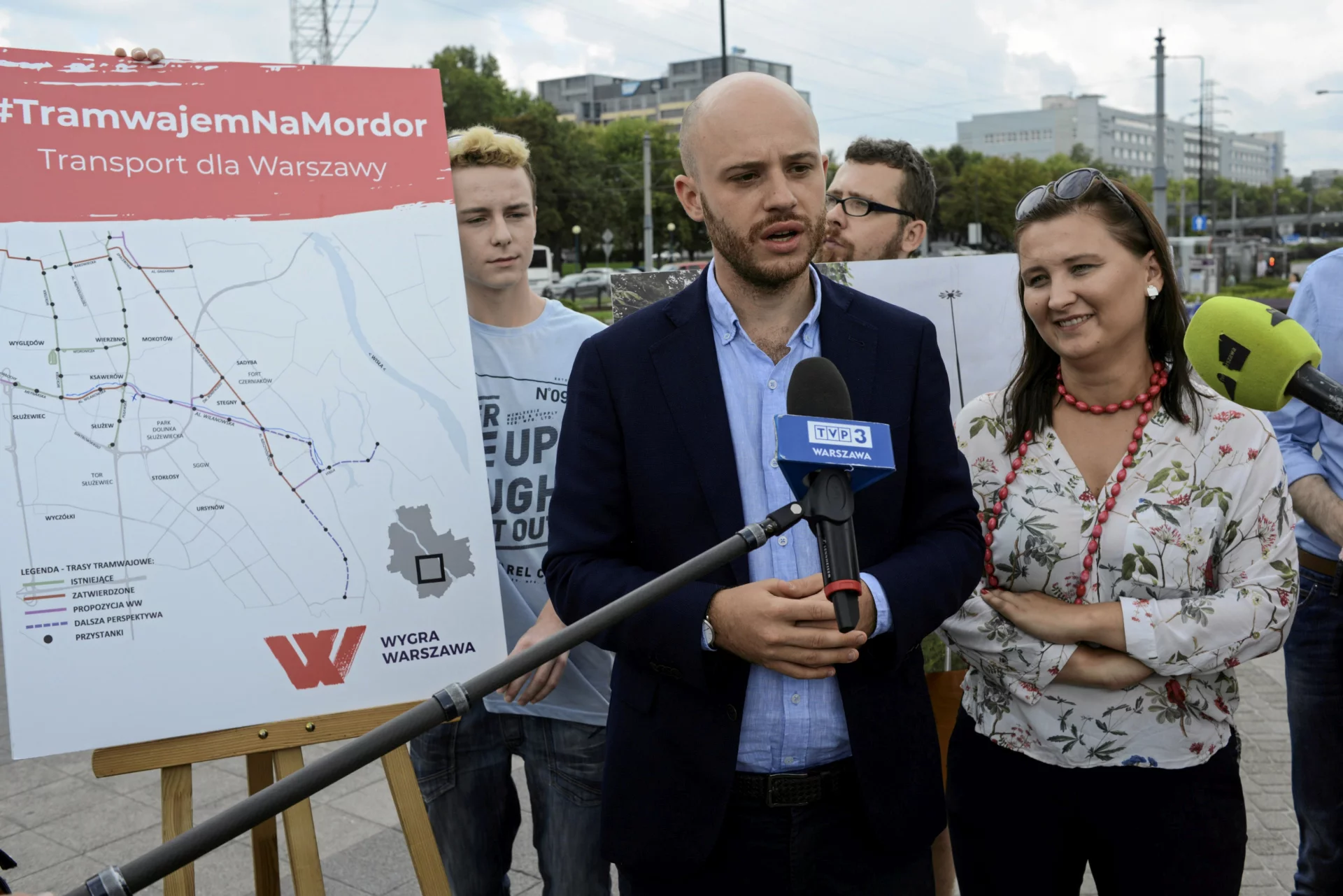 Jan Śpiewak i Paulina Piechna-Więckiewicz podczas konferencji prasowej nt. transportu w południowej Warszawie.