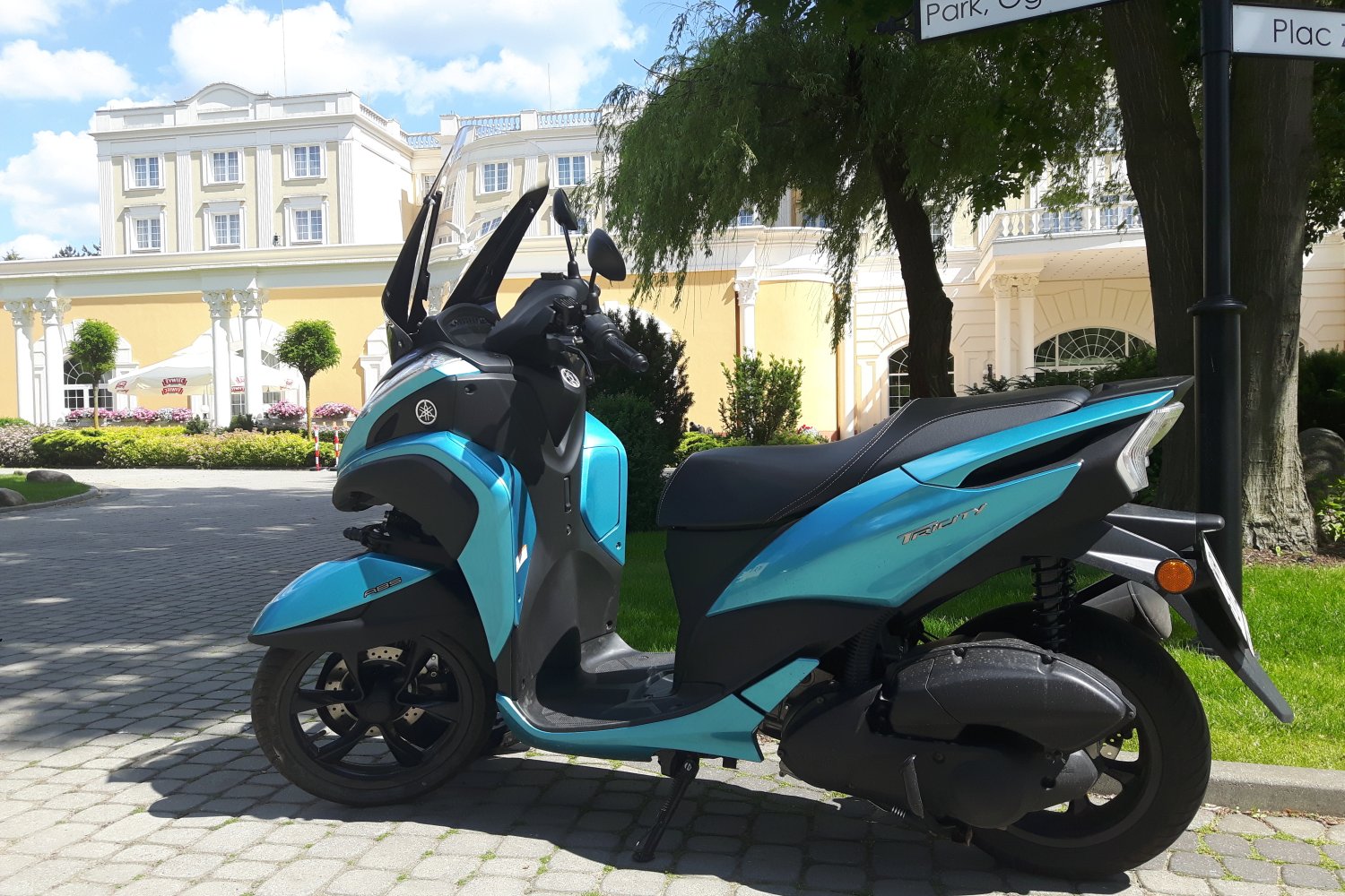 Tricity to miejski skuter, ale z powodzeniem można na nim wyskoczyć gdzieś na krótki wypad za miasto.