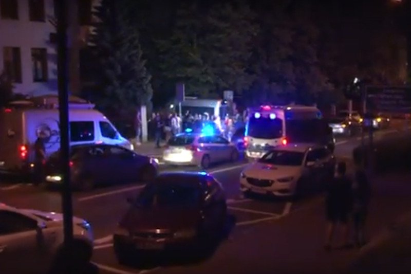 Przed Prokuraturą Okręgową w Świdnicy, gdzie przesłuchiwano podejrzanego ws. zabójstwa 10-latki, zgromadził się tłum.