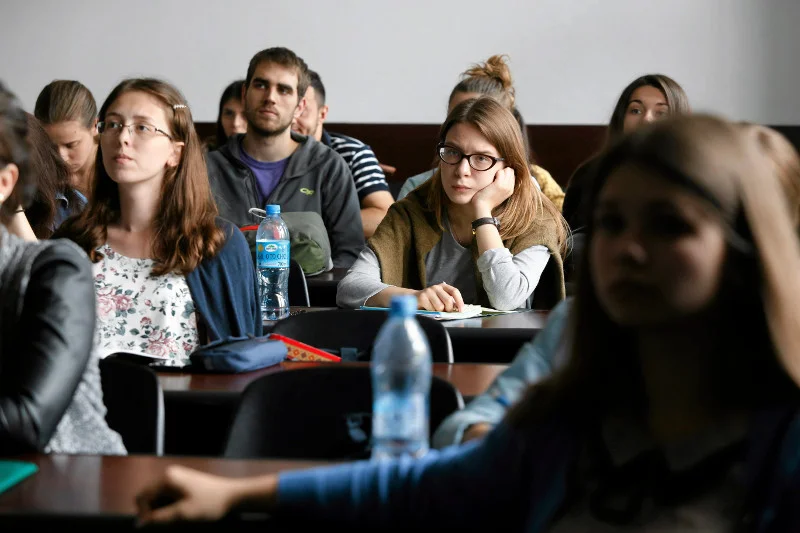 6-7 książek na rok. Taka ilość przypadłaby do gustu zapewne wielu uczniom, ale czy to na pewno dobra droga?