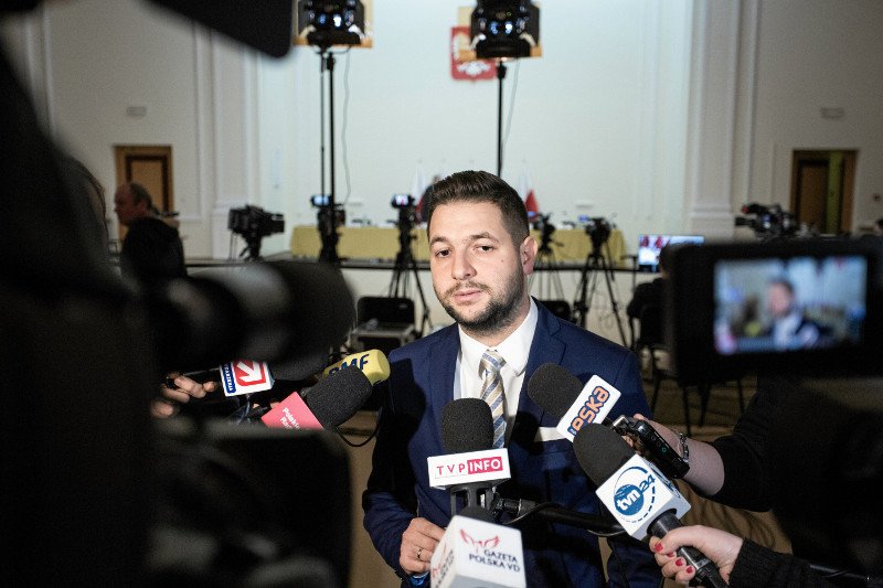 Komisja reprywatyzacyjna z Patrykiem Jakim na czele podjęła decyzję o zwrocie pieniędzy miastu za kamienicę przy Noakowskiego 16.