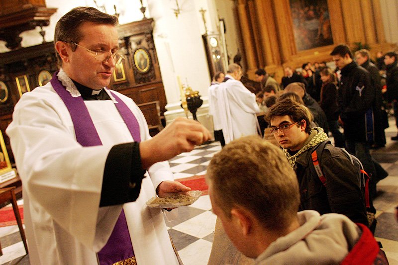 Warszawa, Środa Popielcowa w kościele Świętego Krzyża