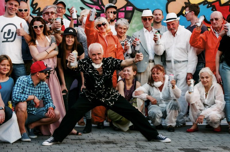 Seniorzy z Dancingu Międzypokoleniowego.