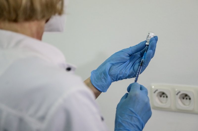 Ile w Wielkiej Brytanii wykonuje się dziennie szczepień na koronawirusa?