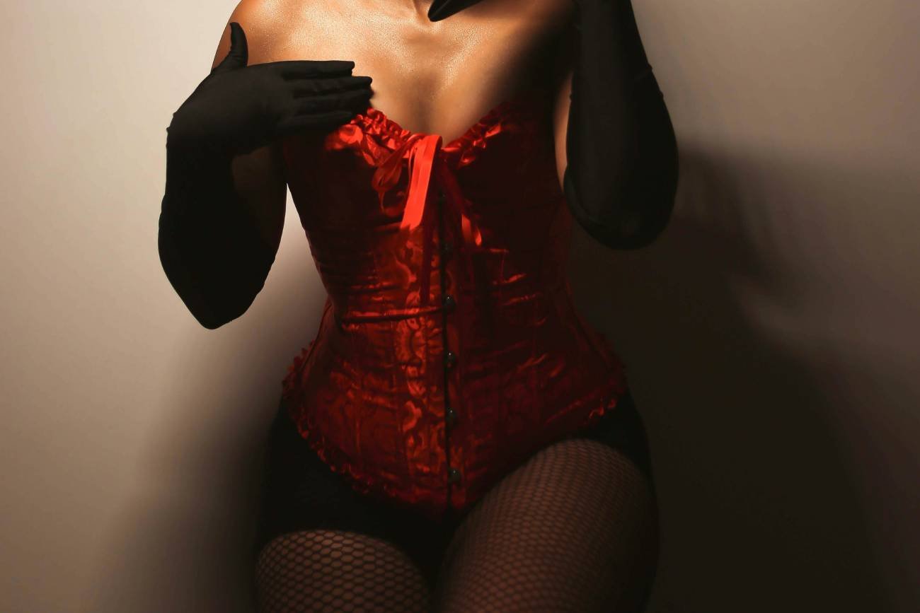 Gorserty znów modne. To tylko przykład, że kobiety wszystko ukrywają lepiej