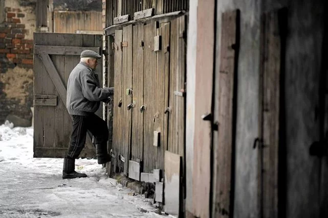 Polacy, głównie mieszkańcy wsi i małych miast są gotowi płacić wyższe podatki. Tęsknią za państwem opiekuńczym.