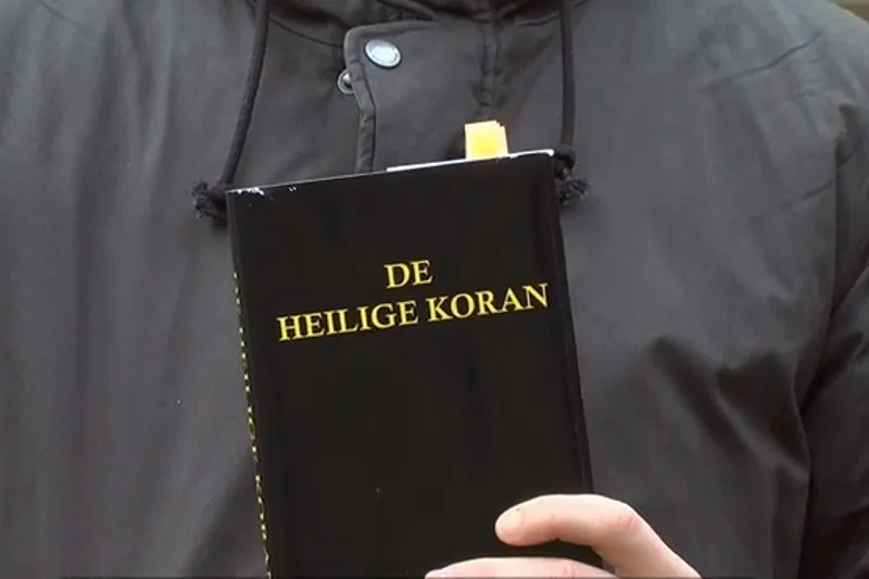 Holenderscy youtuberzy zrobili eksperyment z Koranem.