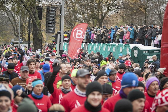 I Poznański Bieg Niepodległości. W biegu wzięło udział 10 tys. osób.