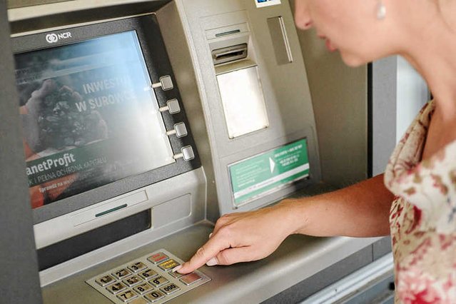 Uwaga na złodziei informacji z bankomatu!