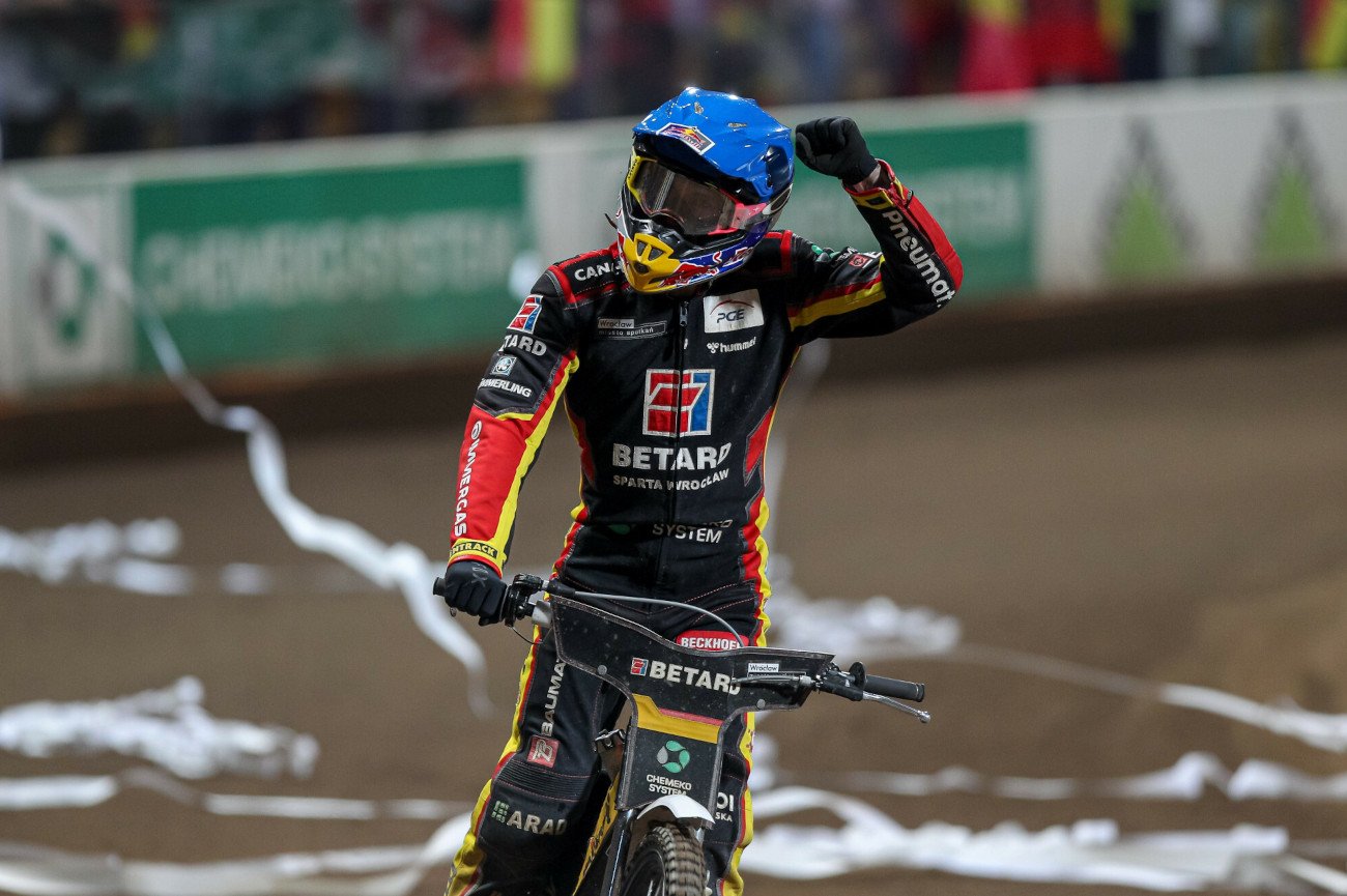 Maciej Janowski zaliczył bardzo dobry sezon, zdobywając klubowe mistrzostwo Polski i Szwecji.