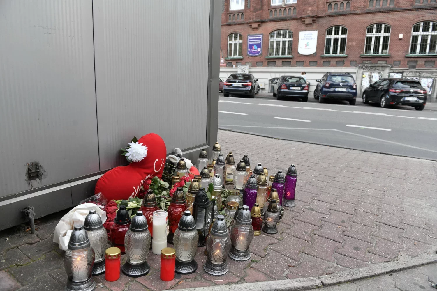 Konto Basi Sz. na Facebooku wreszcie zniknęło. Hejterzy w okropny sposób atakowali tam ofiarę zabójstwa, o które oskarżony jest kierowca PKM Katowice Łukasz T. Konto Basi Sz. na Facebooku wreszcie zniknęło. Hejterzy w okropny sposób atakowali tam ofiarę zabójstwa, o które oskarżony jest kierowca PKM Katowice Łukasz T.