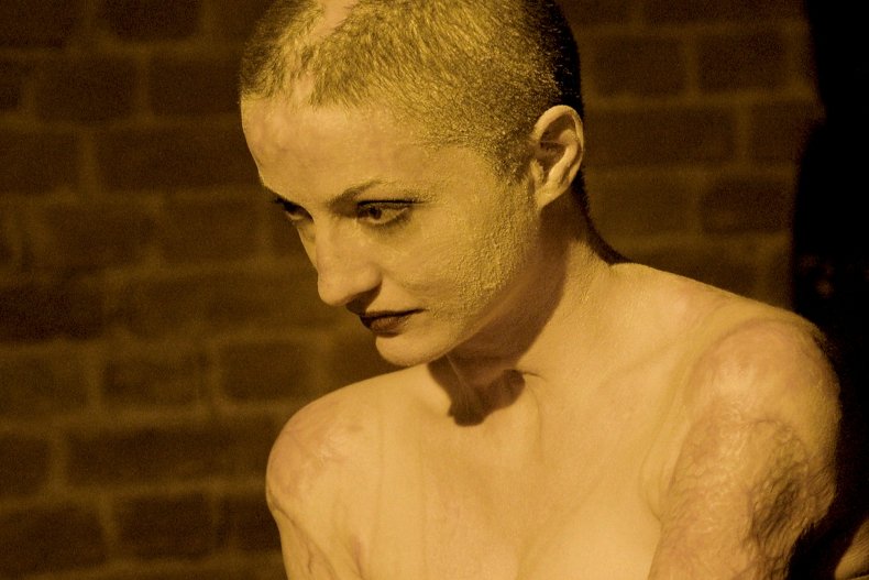 Jedna z ocalałych z pożaru klubu Colectiv w Bukareszcie