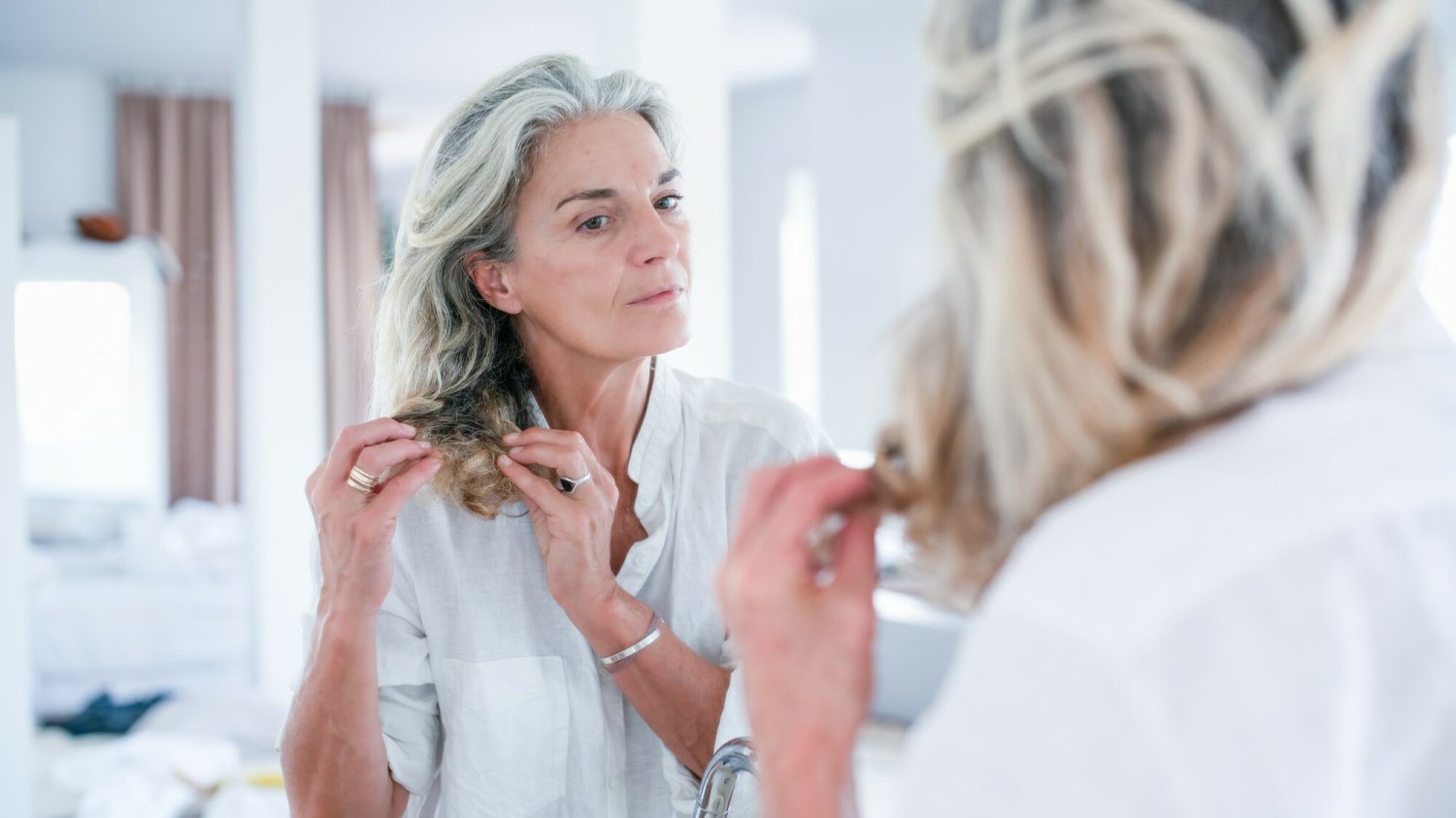 Jak poradzić sobie z menopauzą? Psycholog radzi.