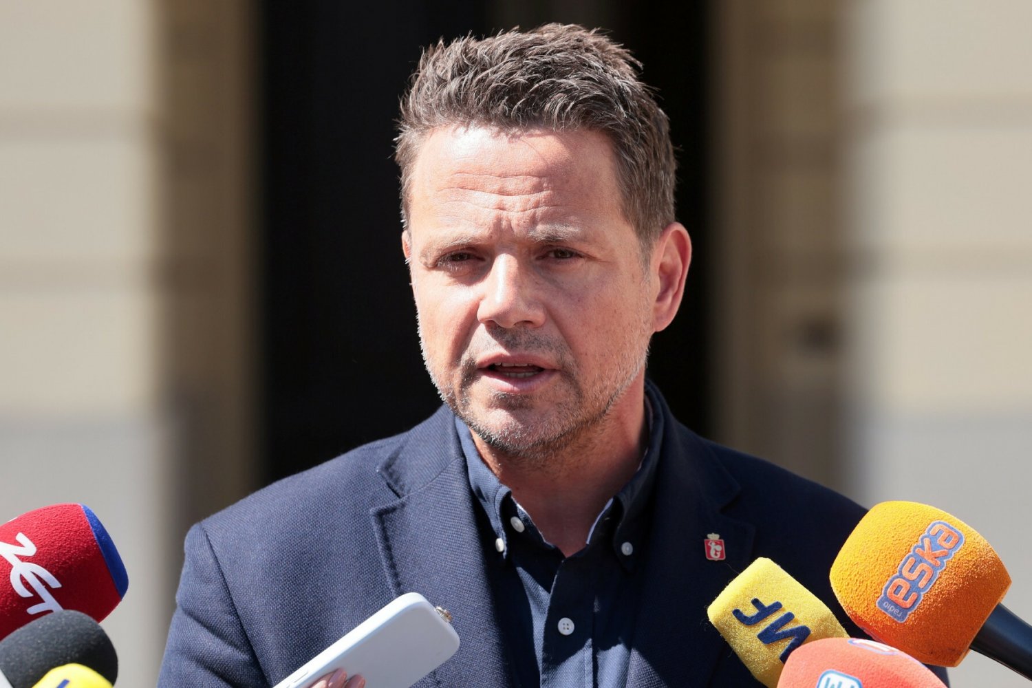 Trzaskowski kazał zdjąć krzyże w urzędach miasta. Kościół reaguje.