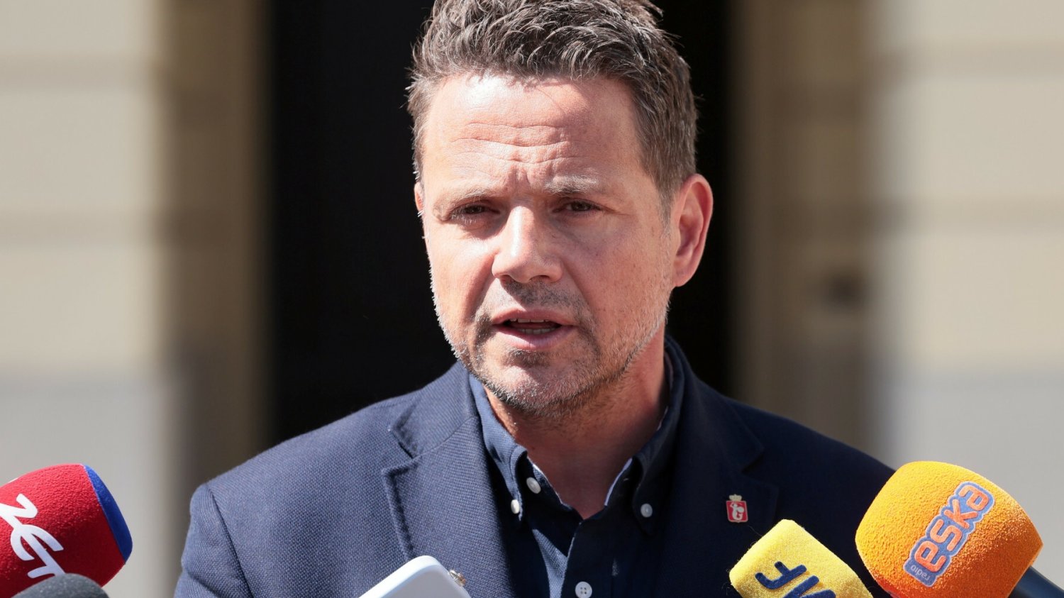Trzaskowski kazał zdjąć krzyże w urzędach miasta. Kościół reaguje.