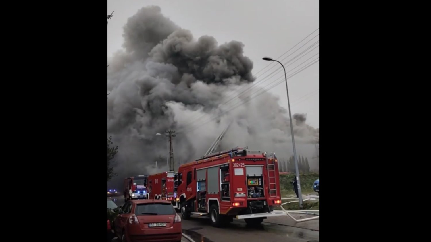 Ogromy pożar w Białymstoku. Dym jest widoczny z odległości kilku kilometrów.