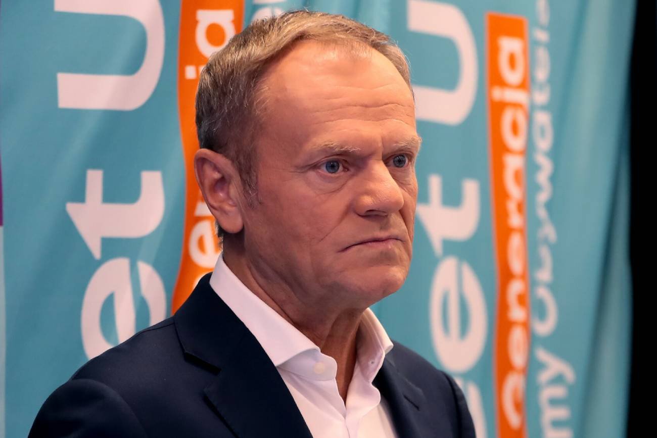 Tusk pozwie "Gazetę Polską". Okładka z Hitlerem wywołała skandal