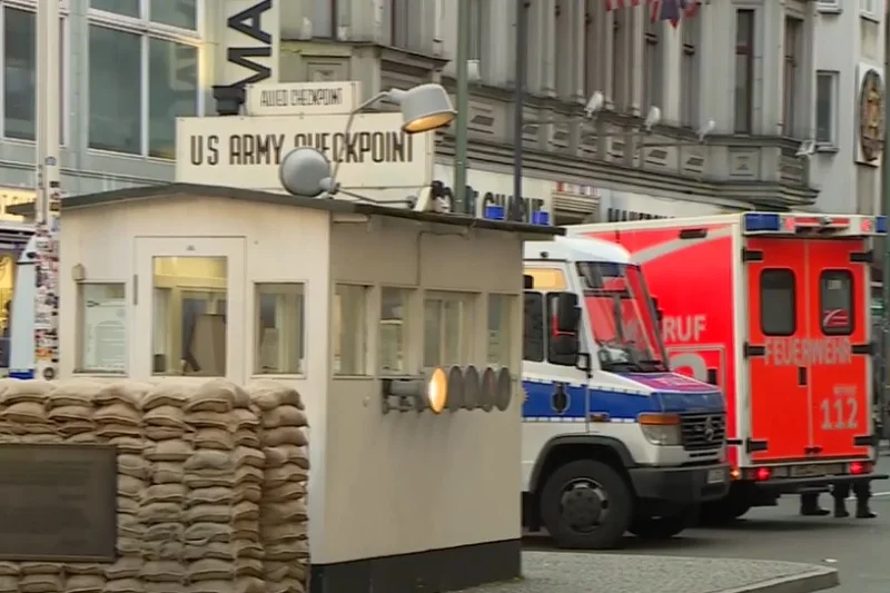 W Berlinie doszło do napadu przy Checkpoint Charlie.