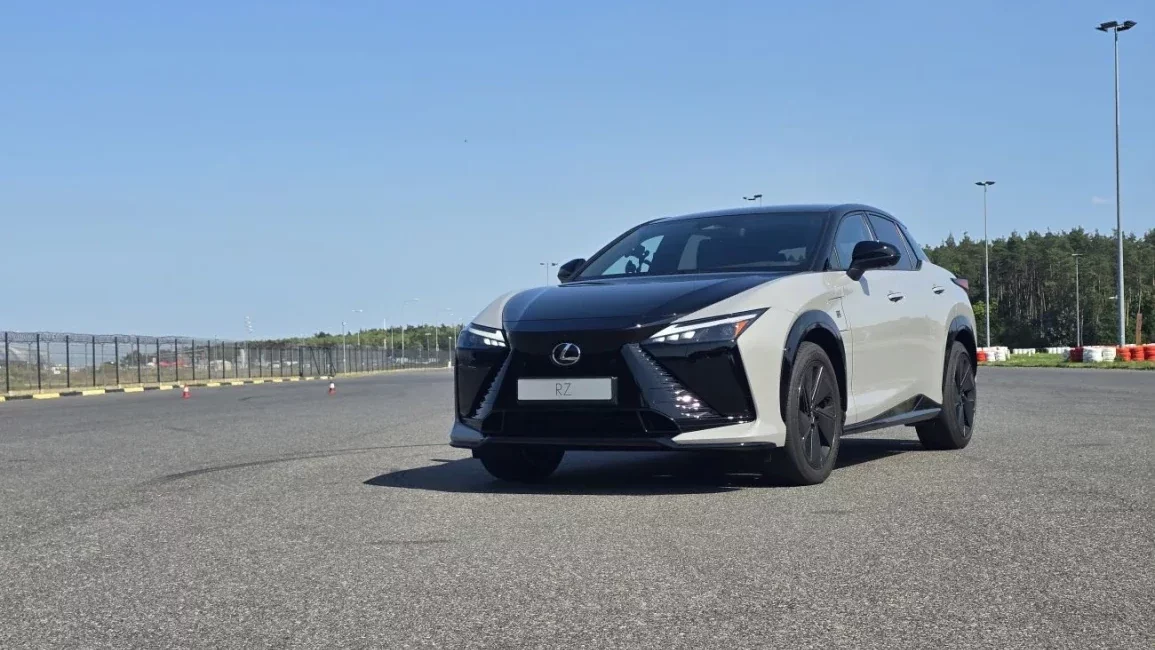 Nowy Lexus RZ