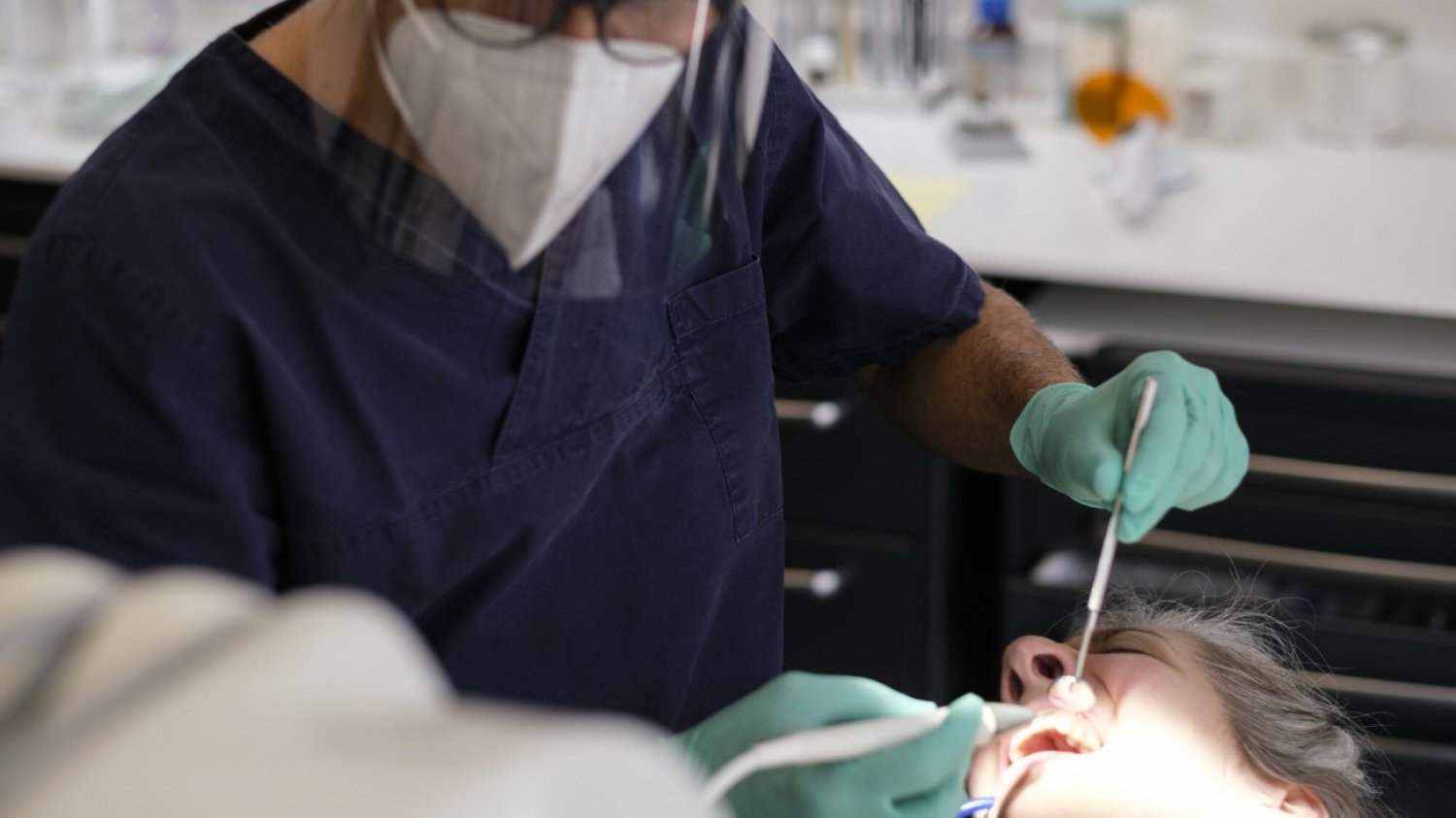 Cukrzyca, nowotwór, osteoporoza. Te choroby może pomóc wykryć ...dentysta.