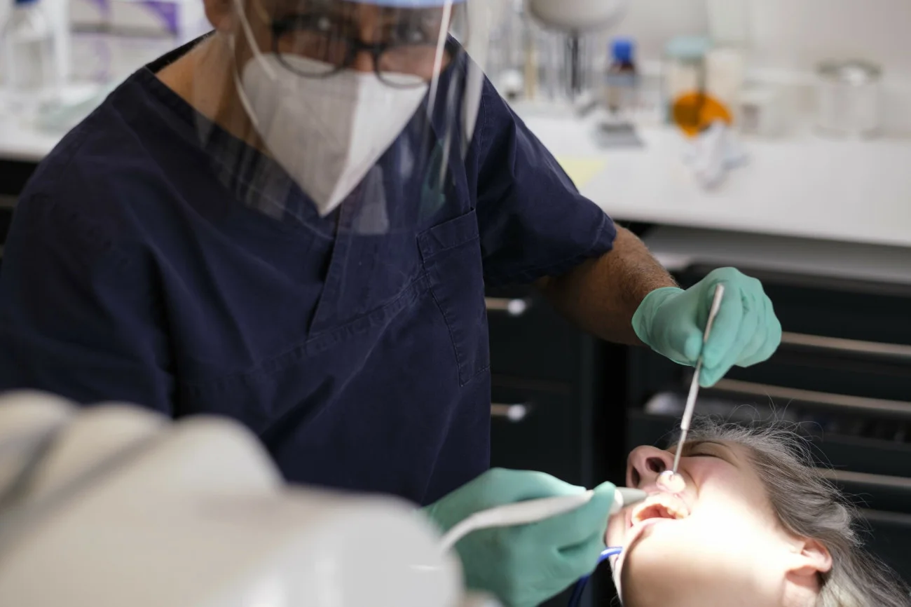 Cukrzyca, nowotwór, osteoporoza. Te choroby może pomóc wykryć ...dentysta.
