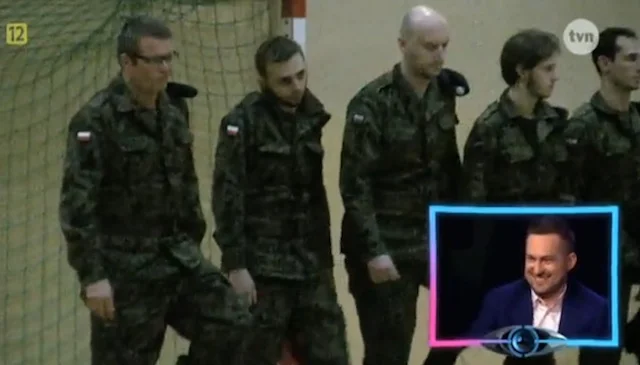 Marcin Meller podczas wizyty w WKU. Były ćwiczenia, był także wywiad. Przed niczym jednak znany dziennikarz się nie wzbraniał.