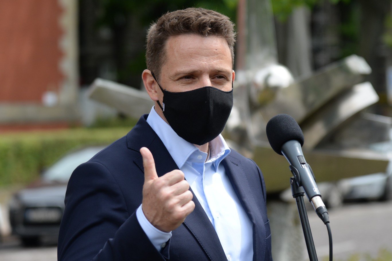 Andrzej Duda i Rafał Trzaskowski idą łeb w łeb w ewentualnej drugiej turze wyborów prezydenckich. Takie wnioski płyną z badania Social Changes dla serwisu wPolityce.pl.